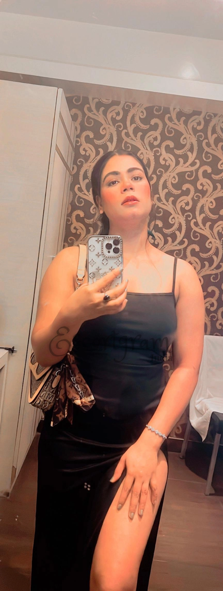 Call Girl Kolkata - Meenakshi