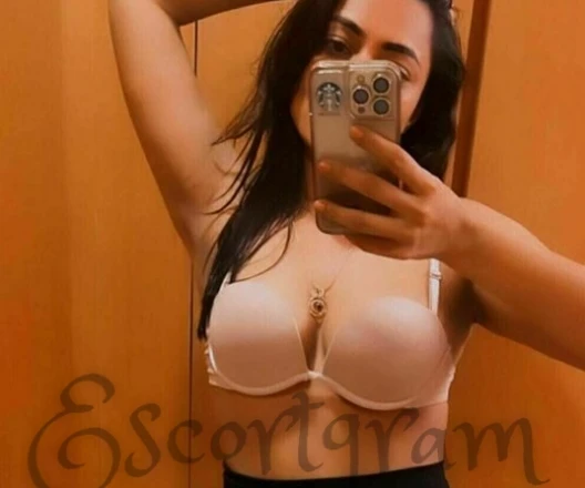Call Girl BANGALORE Sana Khan - Gallery Image 2