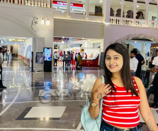 Call Girl DELHI Niharika Sen - Gallery Image 3